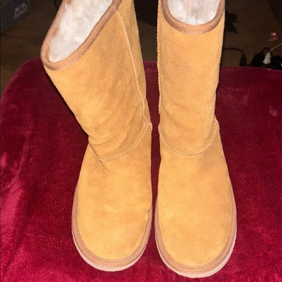 Women’s Koolaburra Chestnut Suede Boots - Picture 4 of 8